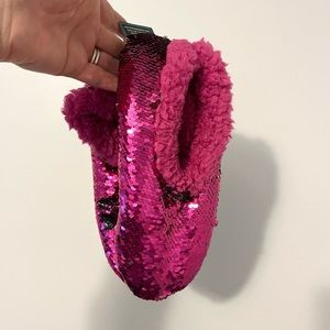 NWT ✨ Snoozies Pink Sequin Slippers